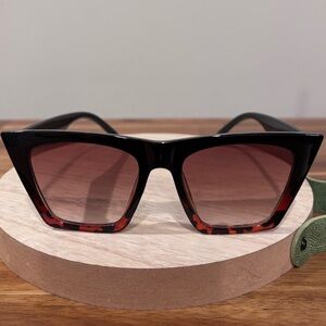Vintage Style Square Cat Eye Sunglasses Women Trendy Cateye Tortoise/Black Retro